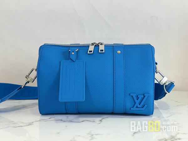 LV M22486蓝色手袋